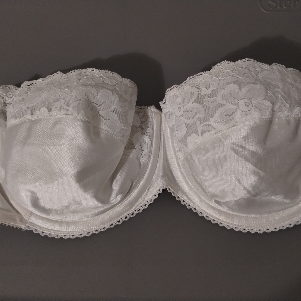 Elegant White Lace Bra-Vintage Playtex White Strapless Pin-up 38B